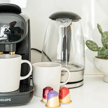 Lnm5.30 - Great Location With Private Roof Terrace 아파트 *