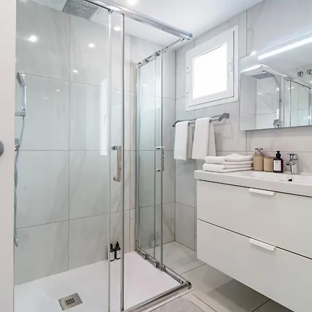 Lnm5.30 - Great Location With Private Roof Terrace 아파트 *