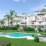 Lnm5.30 - Great Location With Private Roof Terrace Apartment