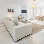 Lnm5.30 - Great Location With Private Roof Terrace