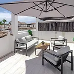 Lnm5.30 - Great Location With Private Roof Terrace Apartment