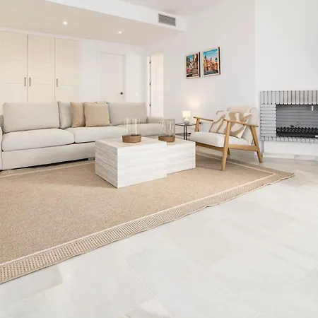 Lnm5.30 - Great Location With Private Roof Terrace Apartment *