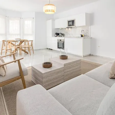 Lnm5.30 - Great Location With Private Roof Terrace *