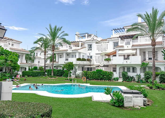 Lnm5.30 - Great Location With Private Roof Terrace Apartment