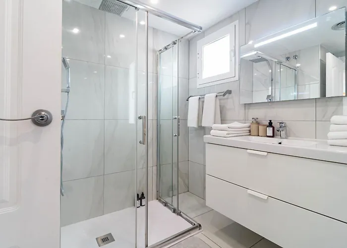 Lnm5.30 - Great Location With Private Roof Terrace 公寓 *