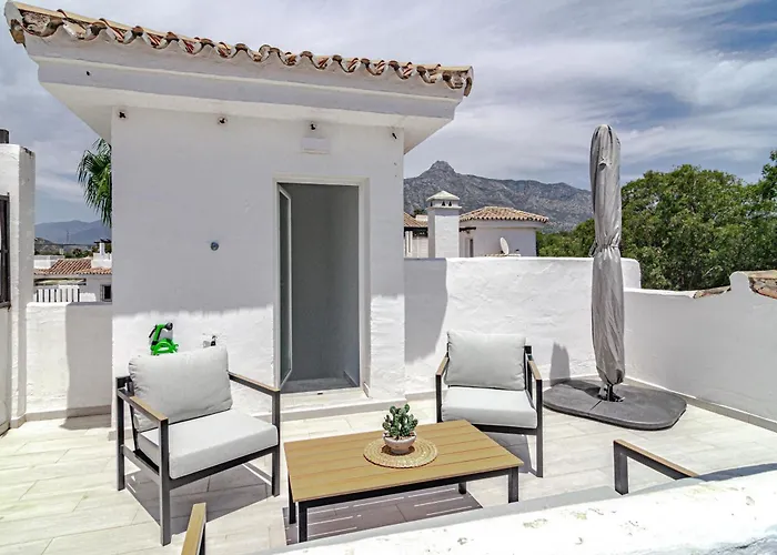 Lnm5.30 - Great Location With Private Roof Terrace Apartment