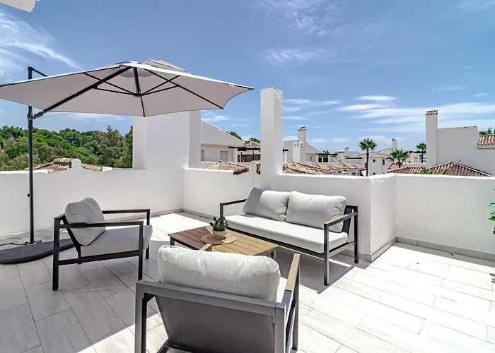 Lnm5.30 - Great Location With Private Roof Terrace Apartment *