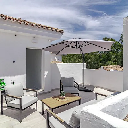 Lnm5.30 - Great Location With Private Roof Terrace *